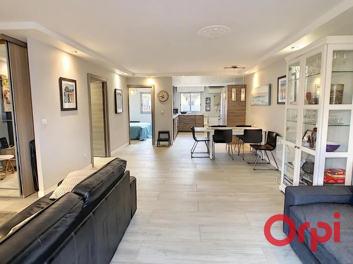 Appartement De Standing Trois Chambres, Centre Ville contacts